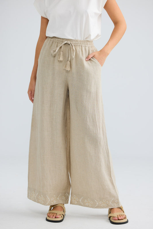 Kitri Pant in oat, close-up of the drawstring tie waist.