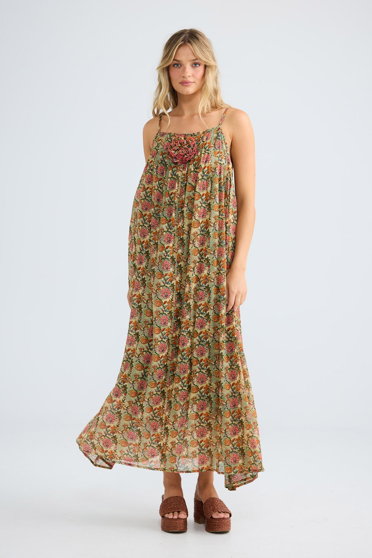 Noema Dress in green meadow — additional view 6.