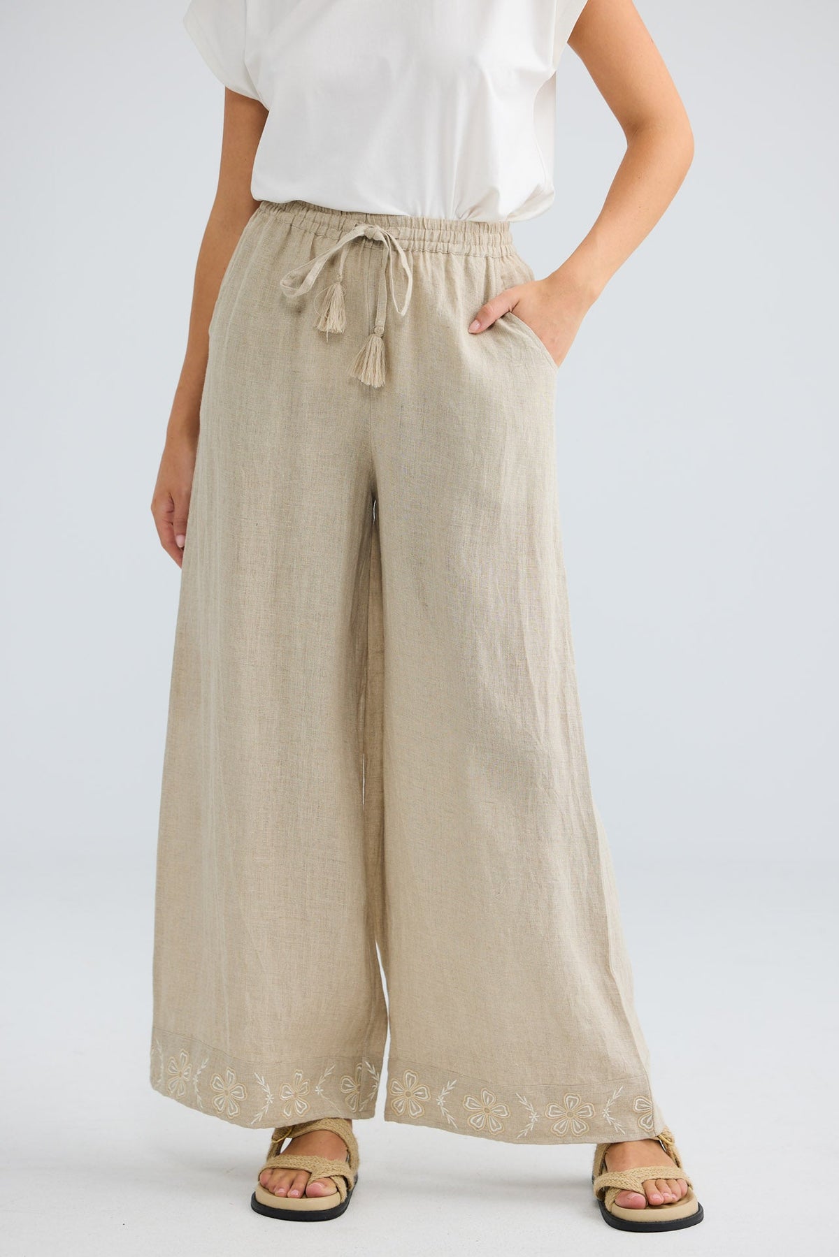 Kitri Pant in oat, close-up of the drawstring tie waist.